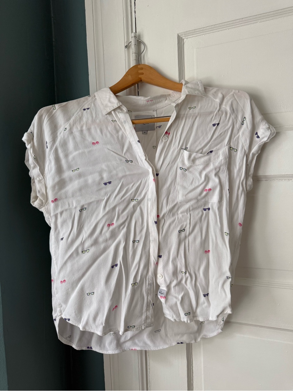 Rails White Button-Front Shirt with Sunglasses Print size medium